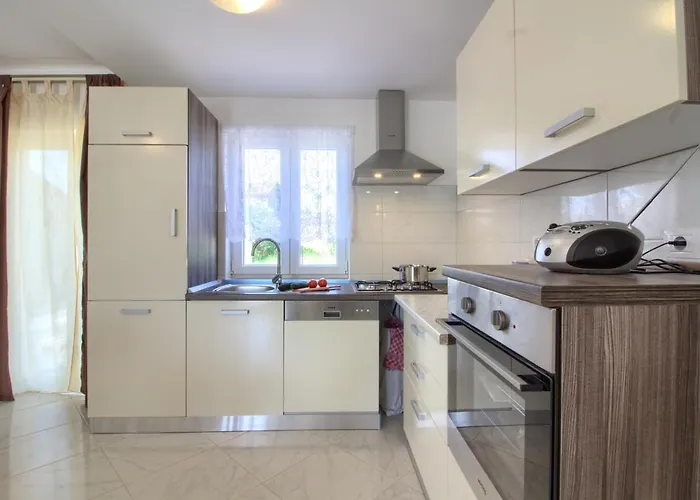 Charming Seve With Private Pool In *