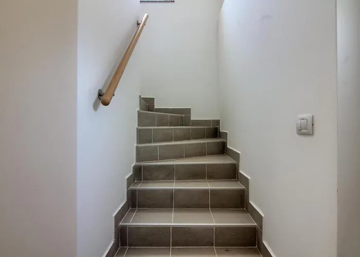 Charming Seve With Private Pool In 빌라 *