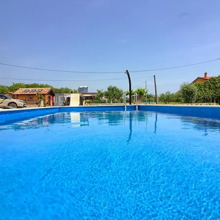Charming Seve With Private Pool In Pula