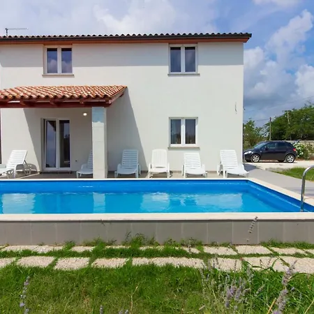 Charming Seve With Private Pool In Villa